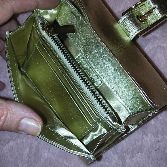 Express Metallic Gold đź’› Leather Wallet - Picture 5 of 9